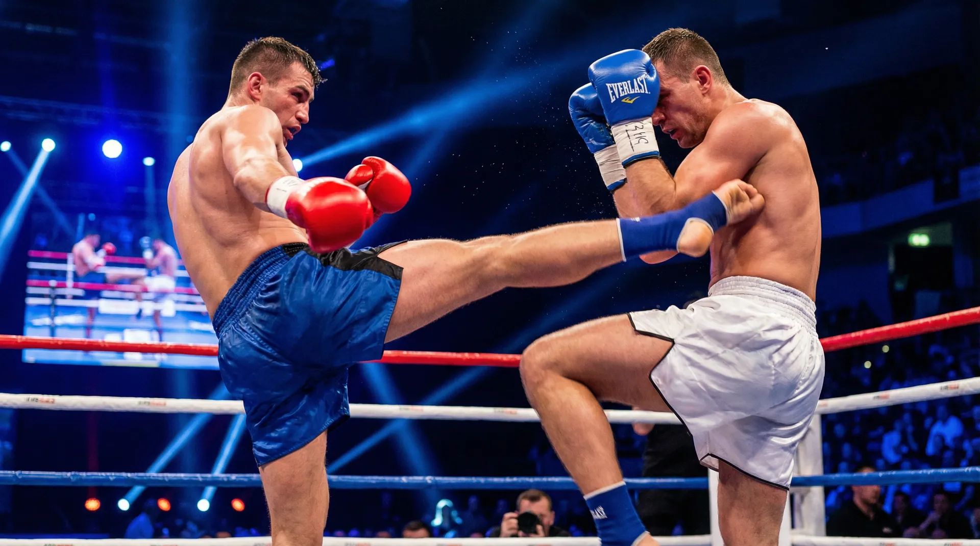 吃瓜大赛 羽量级比赛高速踢击对攻